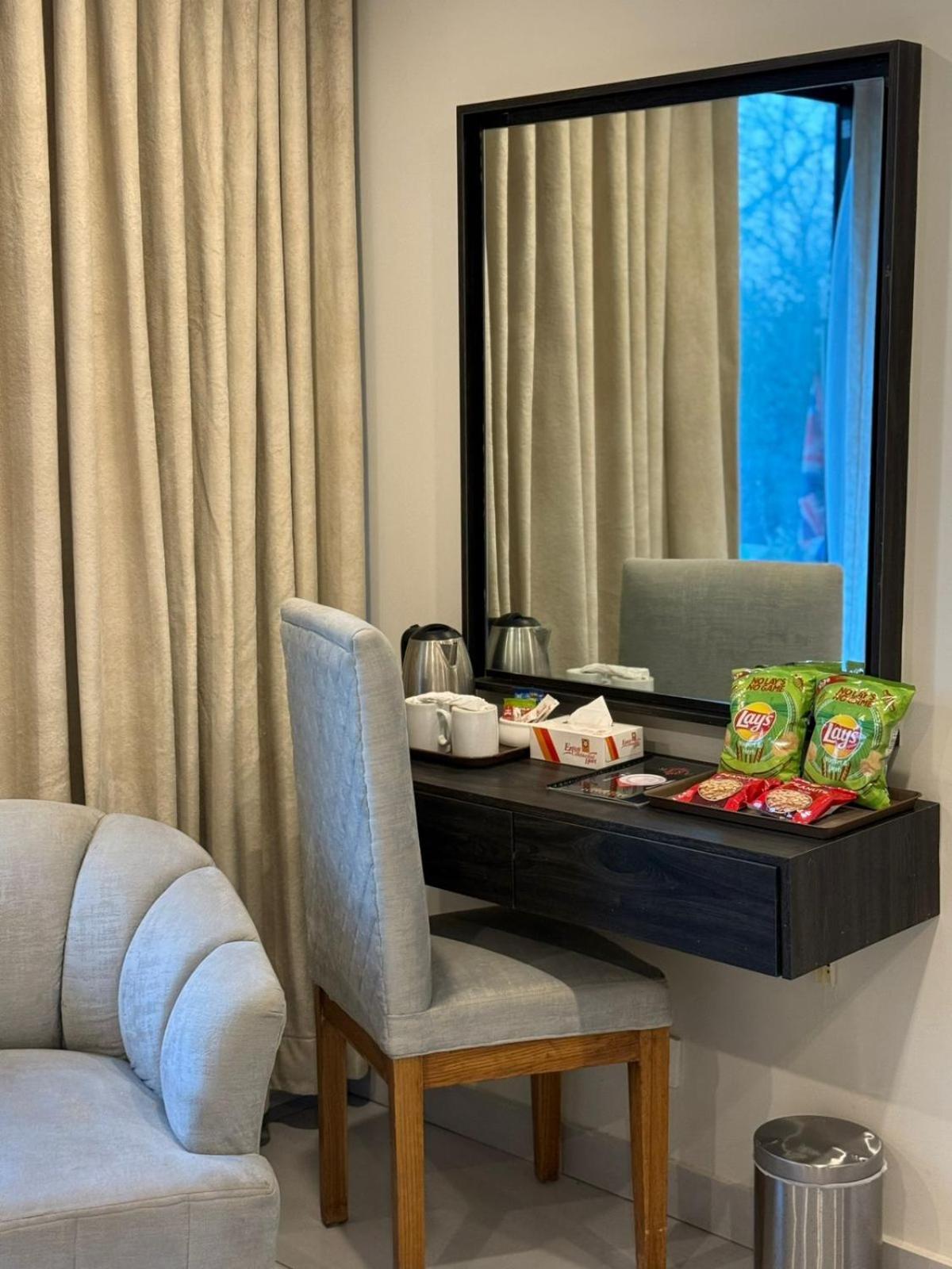 Envoy Continental Hotel Islamabad Ngoại thất bức ảnh