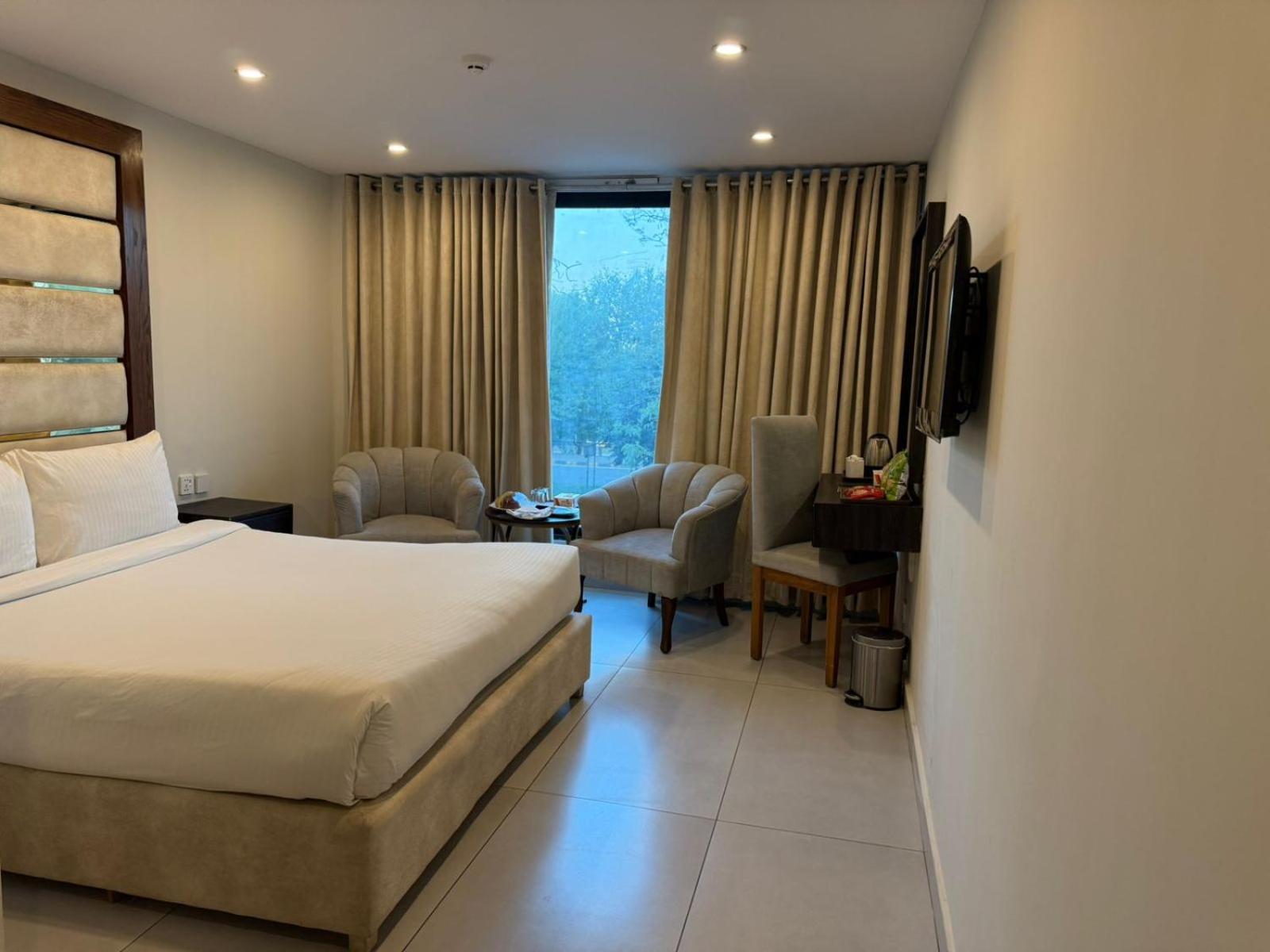 Envoy Continental Hotel Islamabad Ngoại thất bức ảnh